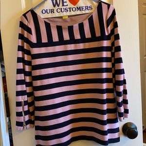 Stylish knit top brand new condition!